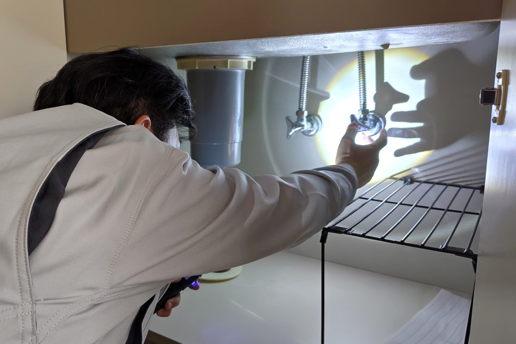 住宅の給排水管・設備機器の確認